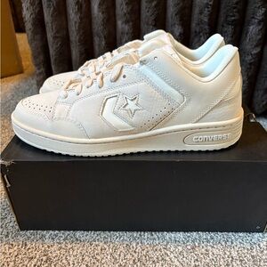 Brand New Converse Leather Low-Top Sneakers Men’s Size 11 / Women’s Size 12.5